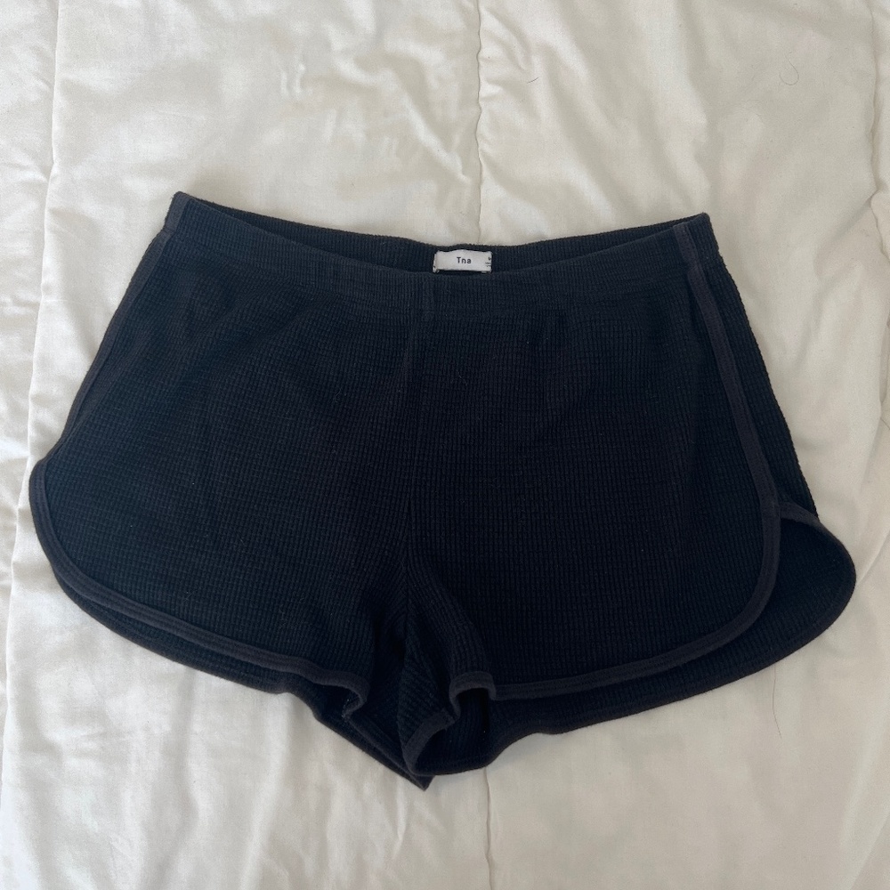 Aritzia TNA Short shorts